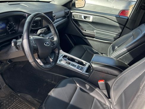 Used 2020 Ford Explorer XLT w/ Equipment Group 202A image 6