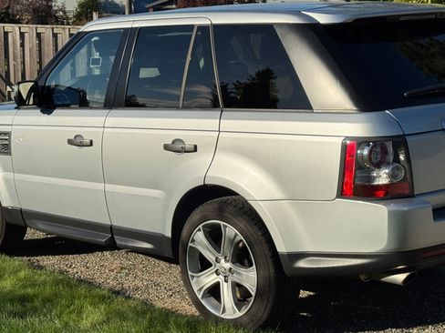 Used 2010 Land Rover Range Rover Sport Supercharged image 4