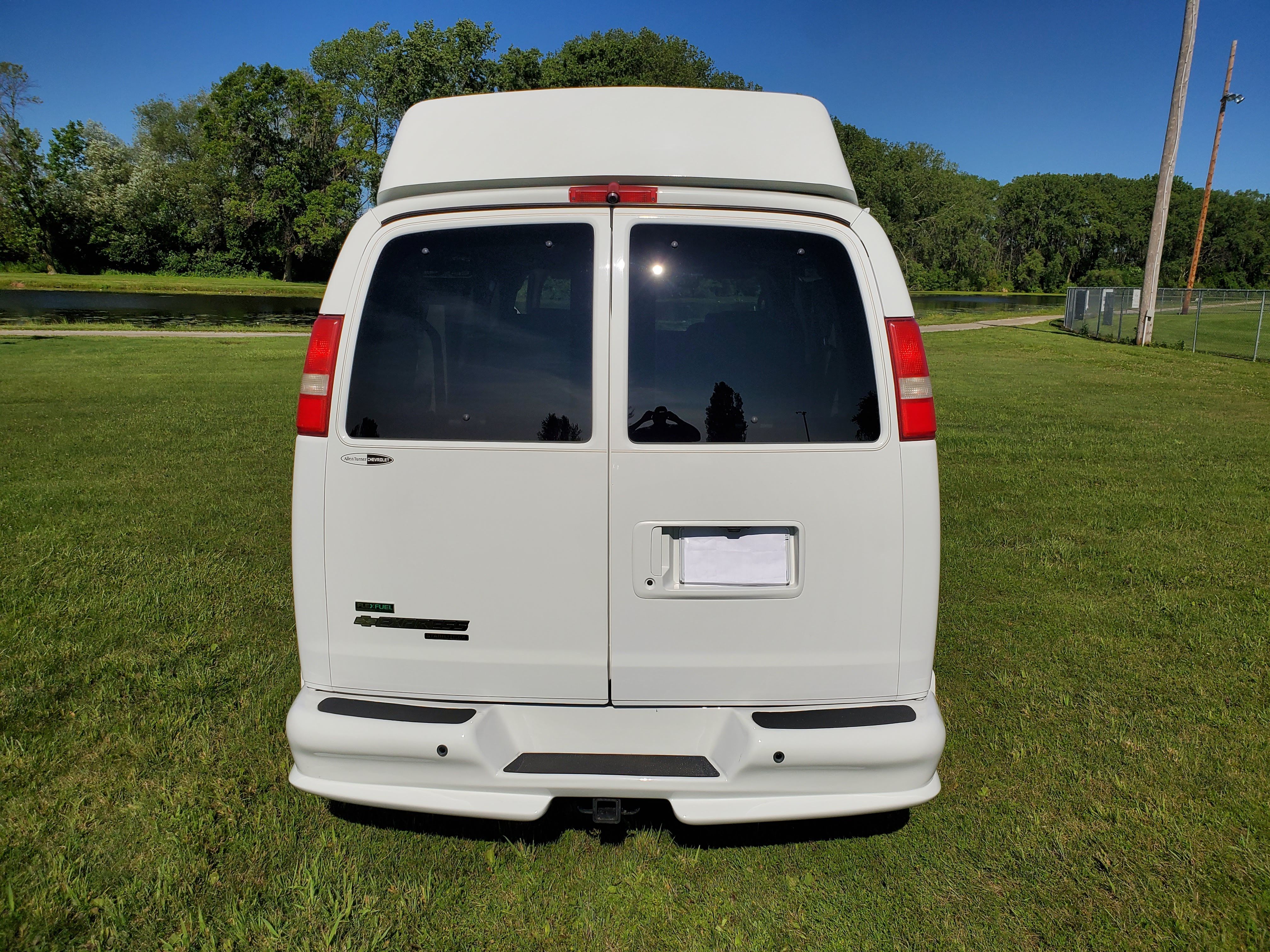 Used 2012 Chevrolet Express 1500 RWD image 1