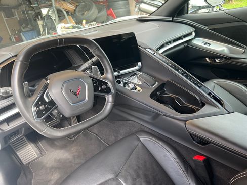 Used 2022 Chevrolet Corvette Stingray Coupe w/ Z51 Performance Package image 12