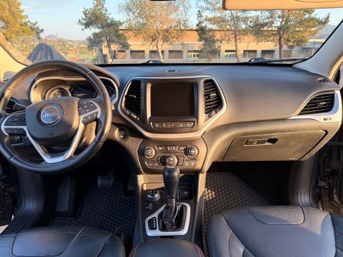 Used 2015 Jeep Cherokee Trailhawk w/ Comfort/Convenience Group AWD/4WD image 17