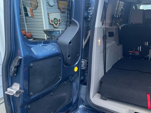 Used 2020 Ford Transit Connect XLT w/ Trailer Tow Package image 9