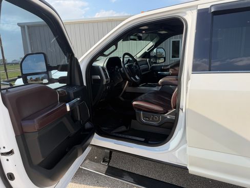Used 2017 Ford F350 Platinum w/ FX4 Off-Road Package AWD/4WD image 17