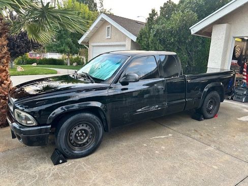 Used 2002 Dodge Dakota Sport image 1