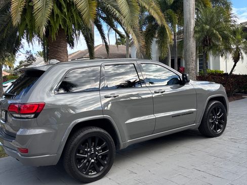 Used 2021 Jeep Grand Cherokee Laredo X image 5