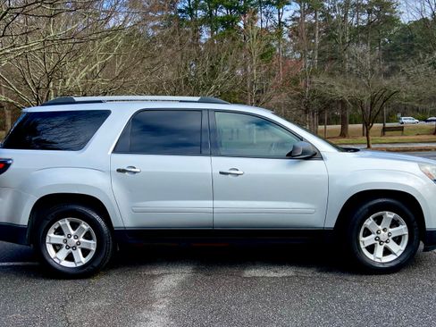 Used 2016 GMC Acadia SLE image 2