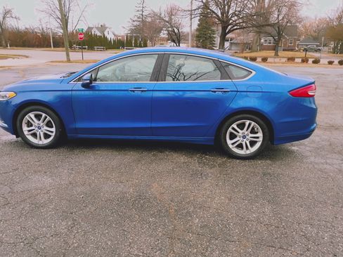 Used 2018 Ford Fusion SE w/ Fusion SE Technology Package image 5