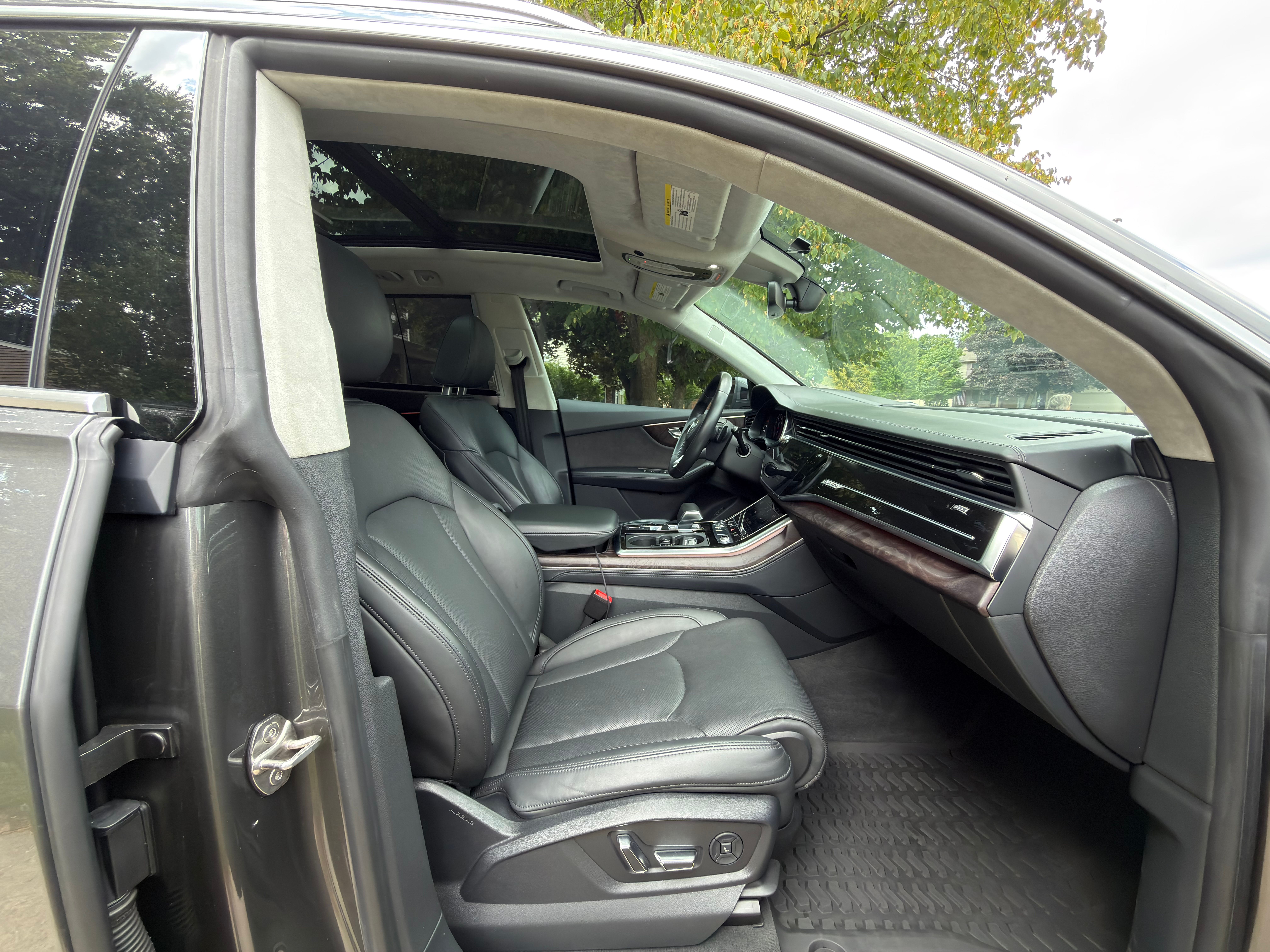 Used 2019 Audi Q8 Prestige w/ Luxury Package AWD/4WD image 15