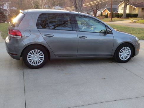 Used 2012 Volkswagen Golf 4-Door image 5