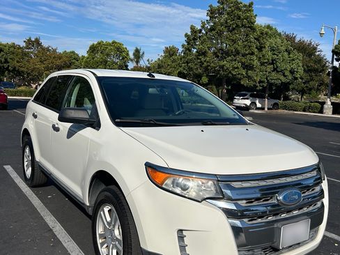 Used 2013 Ford Edge SE FWD image 2
