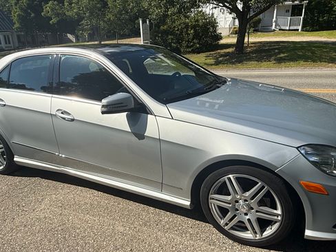 Used 2010 Mercedes-Benz E 350 4MATIC Sedan image 4