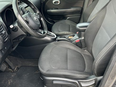 Used 2018 Kia Soul + image 6