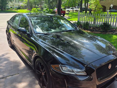 Used 2016 Jaguar XJ R RWD image 4