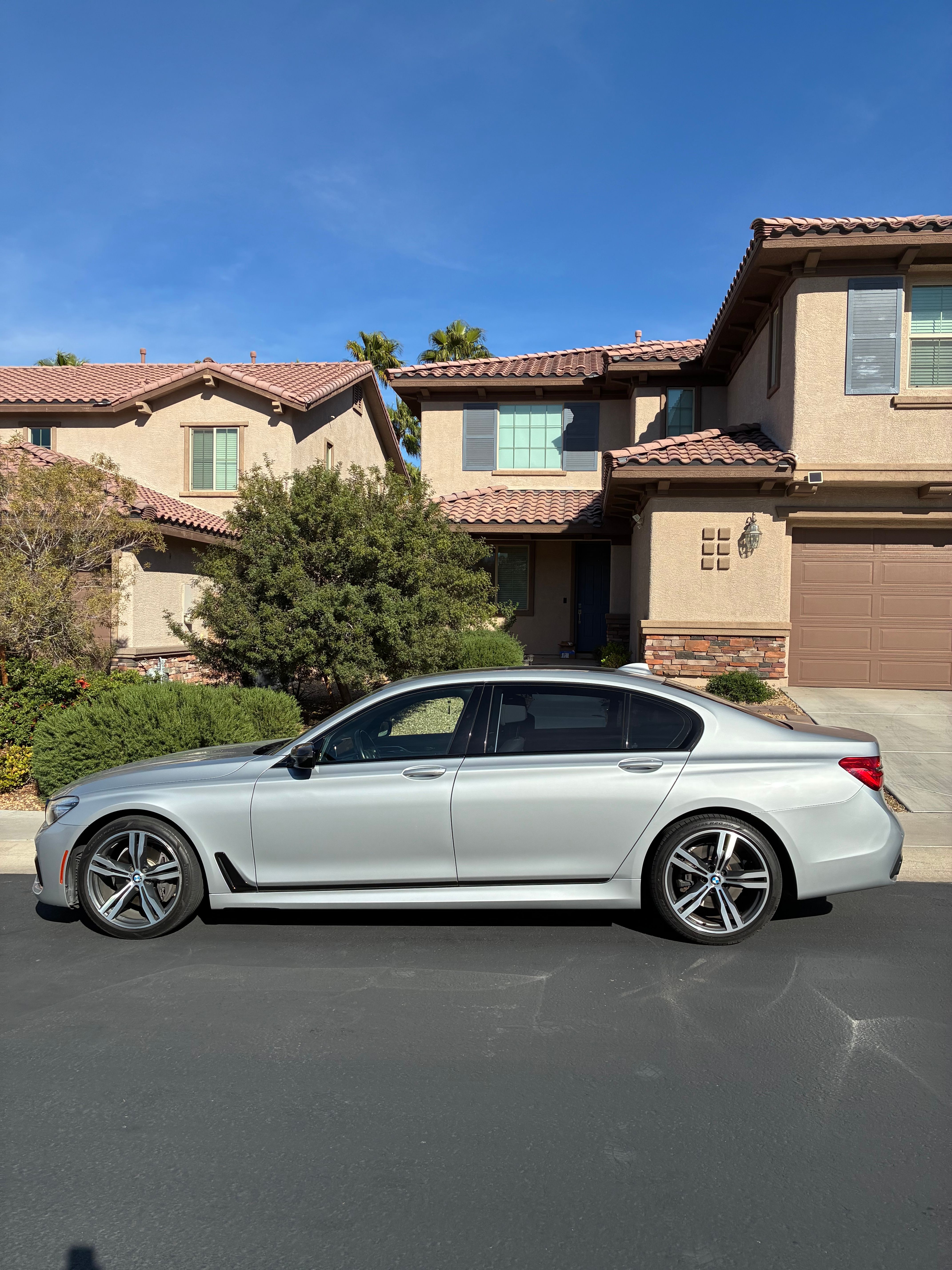 Used 2016 BMW 740i RWD image 1