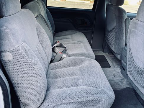 Used 1999 Chevrolet Suburban 4WD w/ Preferred Equipment Group 2 image 15