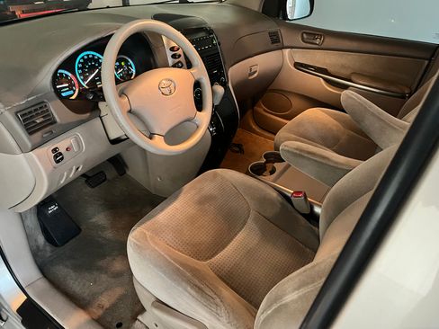 Used 2006 Toyota Sienna CE image 10