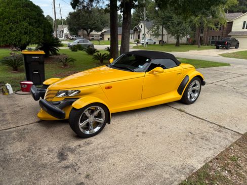 Used 2002 Chrysler Prowler Roadster 2D image 1