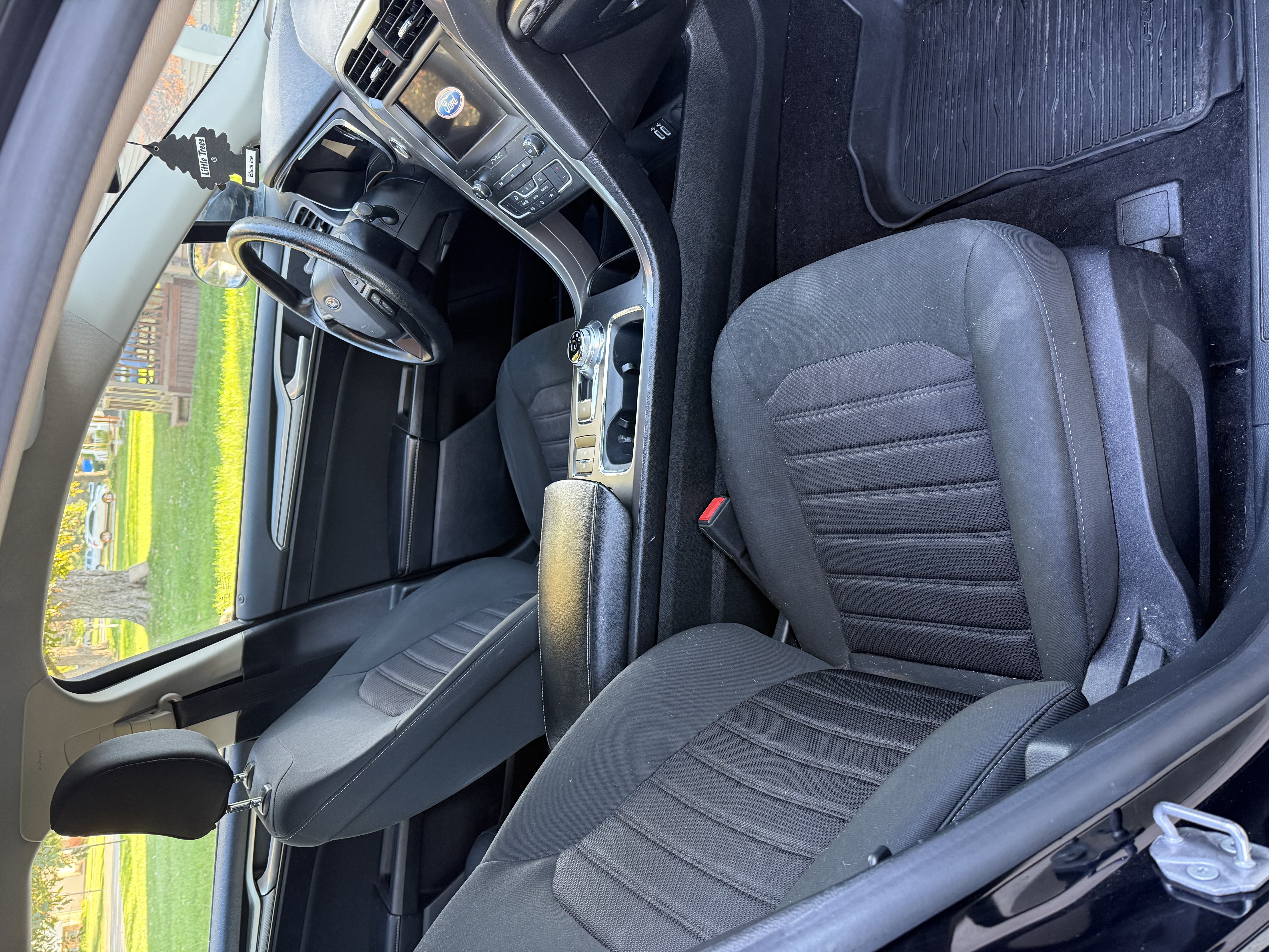 Used 2020 Ford Fusion SE FWD image 15