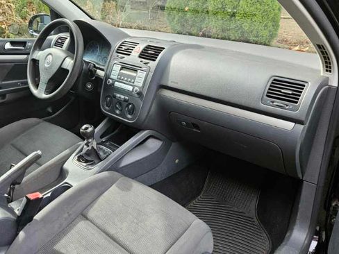 Used 2009 Volkswagen Rabbit S image 10