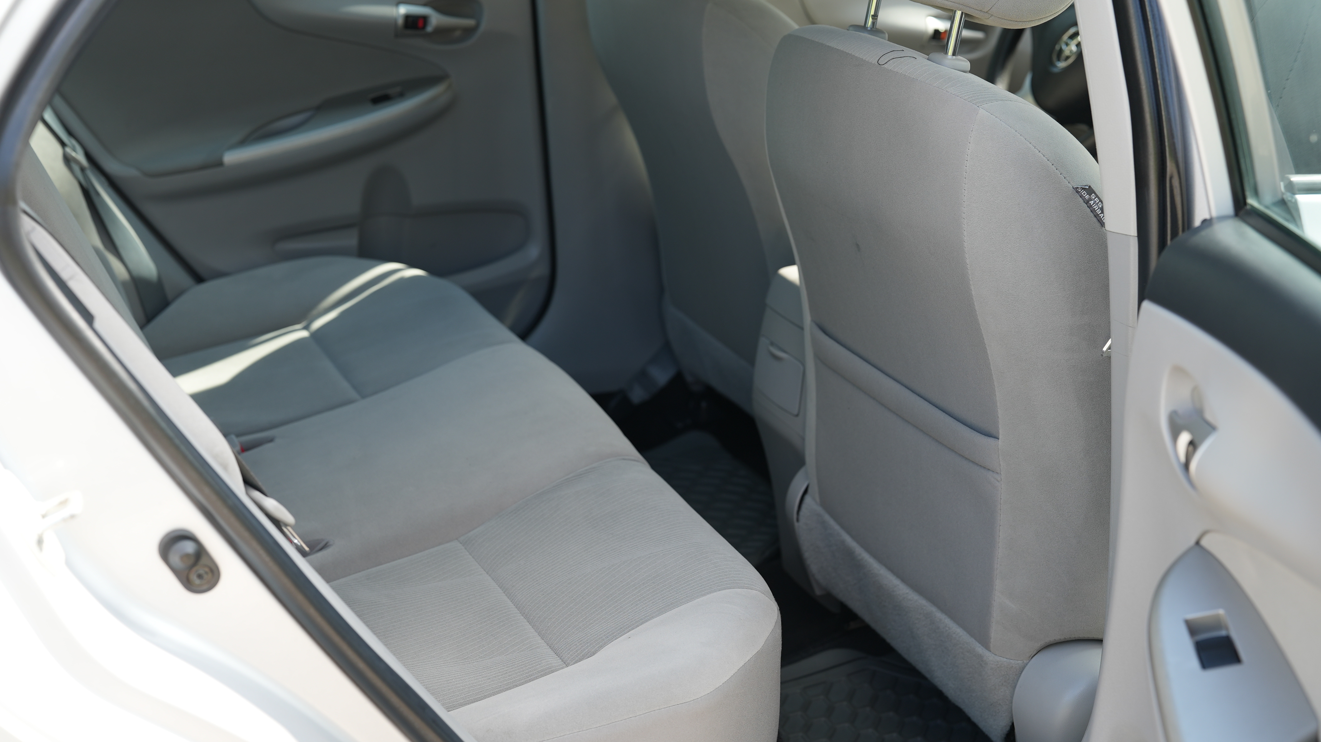Used 2012 Toyota Corolla LE w/ Preferred Accessory Pkg FWD image 11