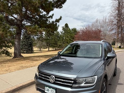 Used 2018 Volkswagen Tiguan SEL image 2