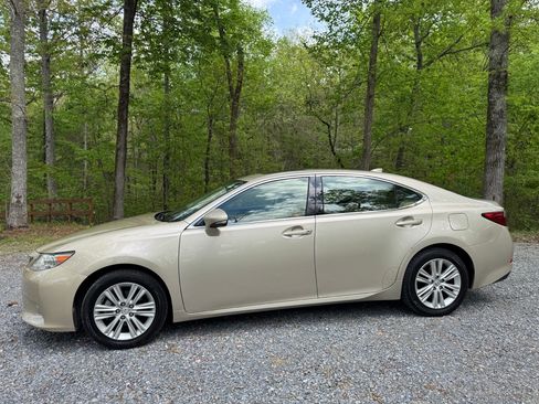 Used 2015 Lexus ES 350 w/ Premium Package FWD image 4
