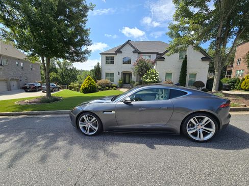 Used 2017 Jaguar F-TYPE Coupe image 4