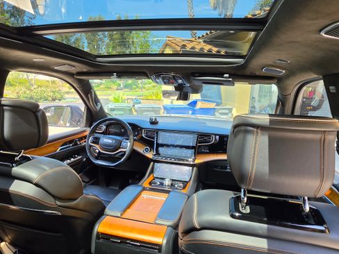 Used 2022 Jeep Grand Wagoneer Series III image 14