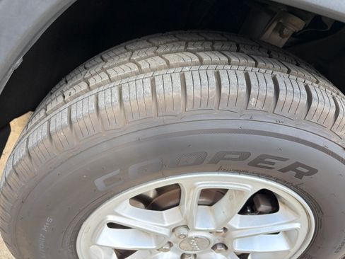 Used 2018 Jeep Grand Cherokee Laredo image 20