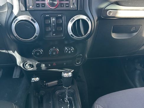 Used 2013 Jeep Wrangler Unlimited Sahara w/ Dual Top Group image 10