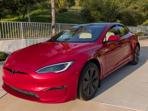 Used 2022 Tesla Model S Standard Range image 2