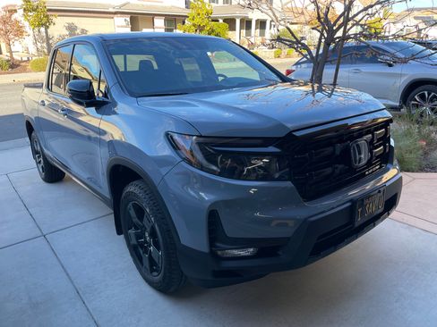 Used 2025 Honda Ridgeline Black Edition image 9