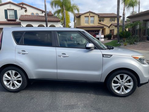 Used 2015 Kia Soul + FWD image 5