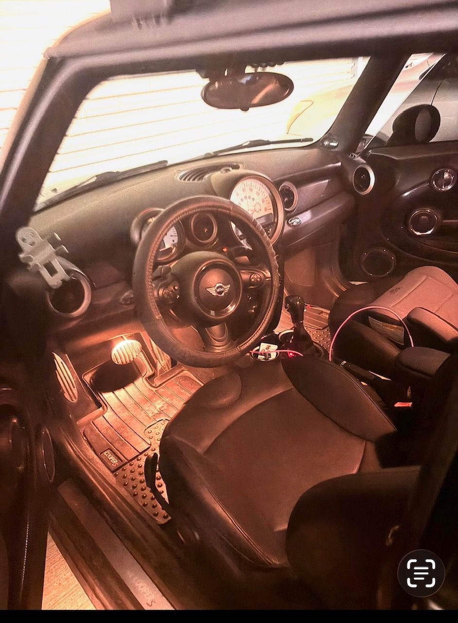 Used 2011 MINI Cooper S FWD image 6