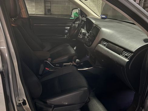 Used 2017 Mitsubishi Outlander GT image 8
