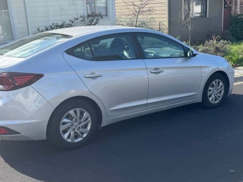 Used 2019 Hyundai Elantra SE w/ Cargo Package image 11