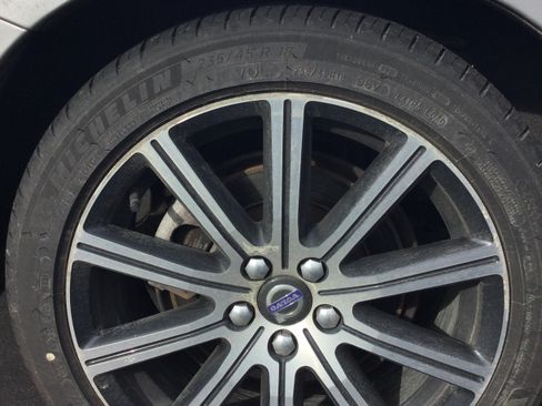 Used 2018 Volvo S60 T5 Inscription image 12