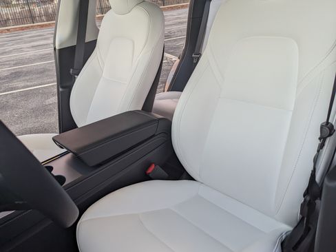 Used 2022 Tesla Model Y Long Range image 12