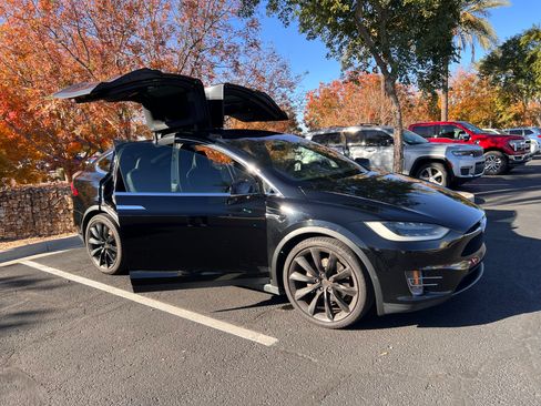 Used 2018 Tesla Model X 75D image 2