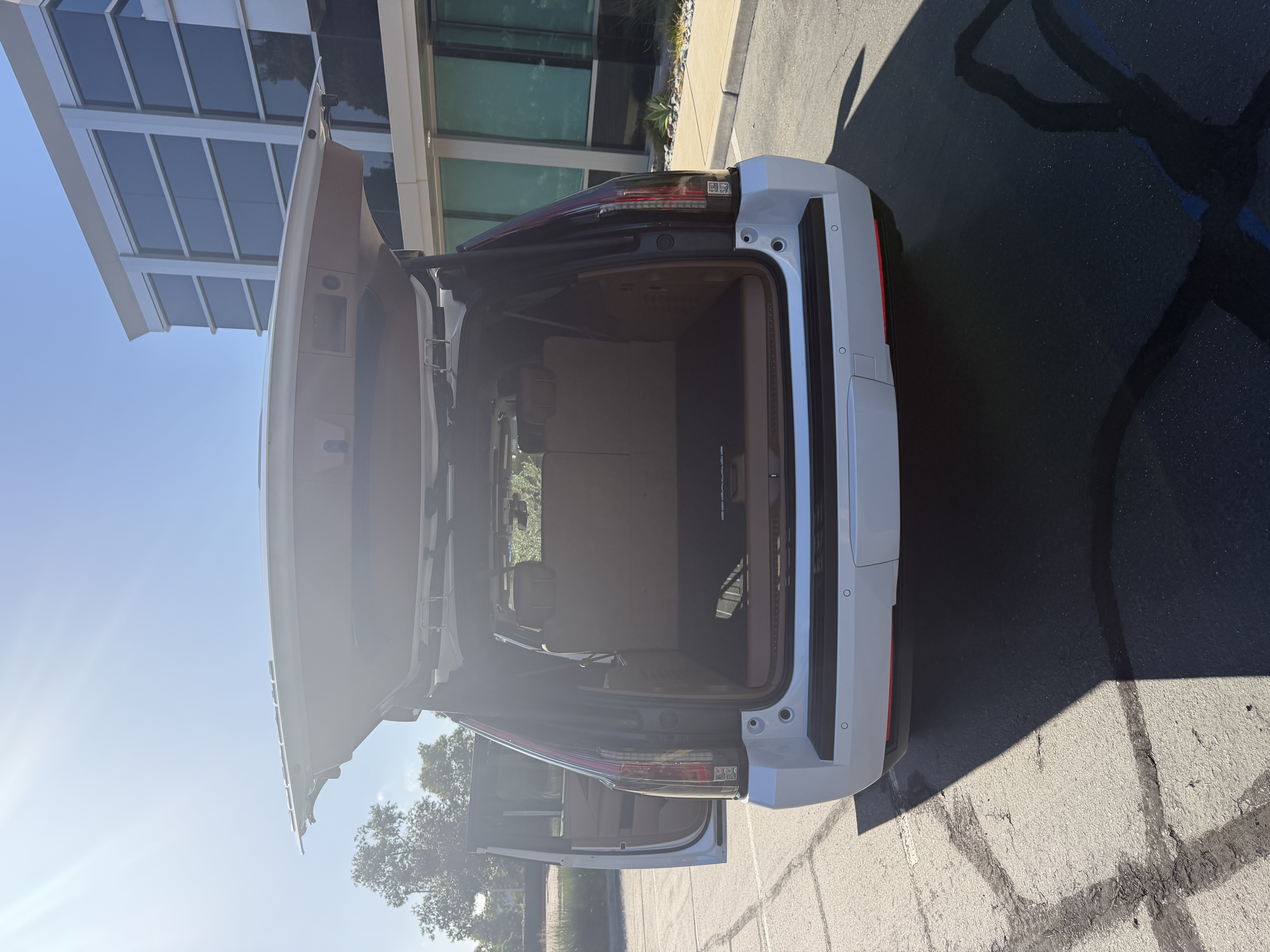 Used 2017 Cadillac Escalade ESV Platinum AWD/4WD image 12