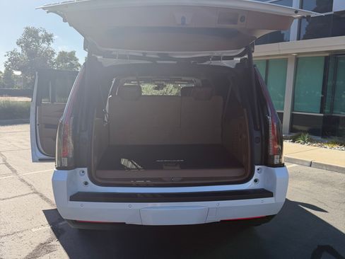 Used 2017 Cadillac Escalade ESV Platinum AWD/4WD image 12