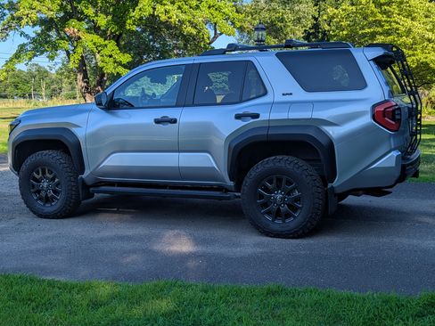 Used 2025 Toyota 4Runner SR5 AWD/4WD image 9