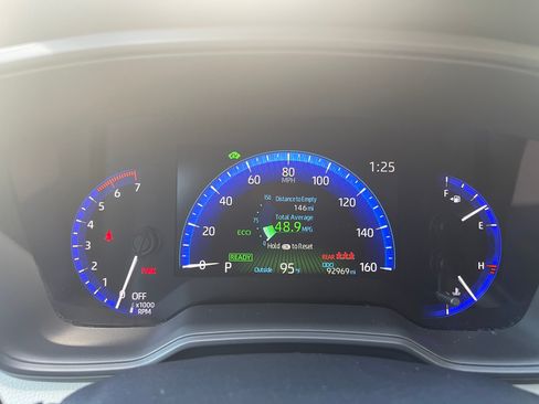 Used 2021 Toyota Corolla LE image 23