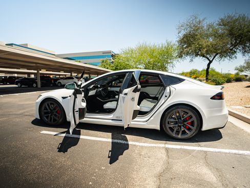 Used 2023 Tesla Model S Plaid image 14