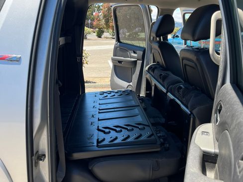 Used 2011 Chevrolet Avalanche LT w/ Luxury Package AWD/4WD image 12