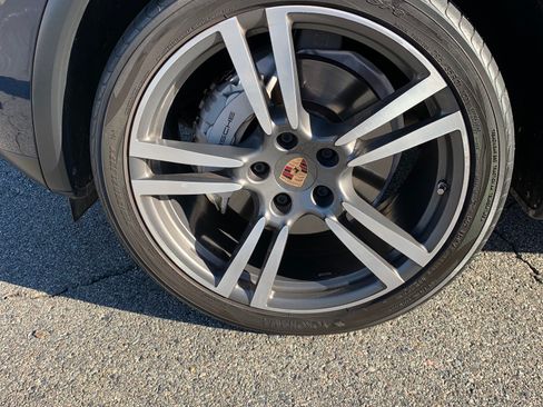 Used 2013 Porsche Cayenne S image 13