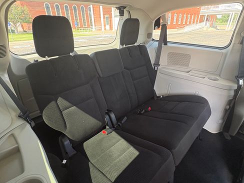 Used 2019 Dodge Grand Caravan SE w/ UConnect Hands-Free Group FWD image 22