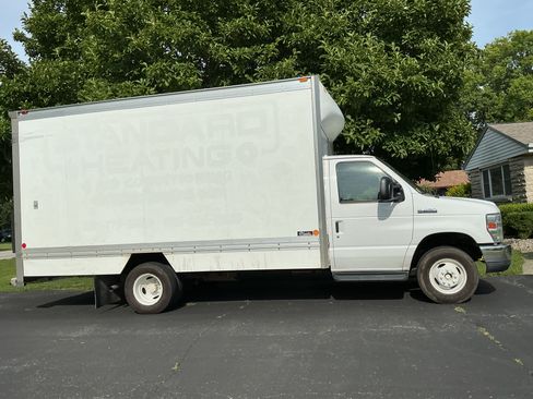Used 2015 Ford E-450 and Econoline 450 Super Duty w/ Power Windows & Locks Group RWD image 11