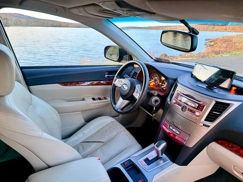 Used 2011 Subaru Outback 2.5i Limited w/ PWR Moonroof Pkg AWD/4WD image 27