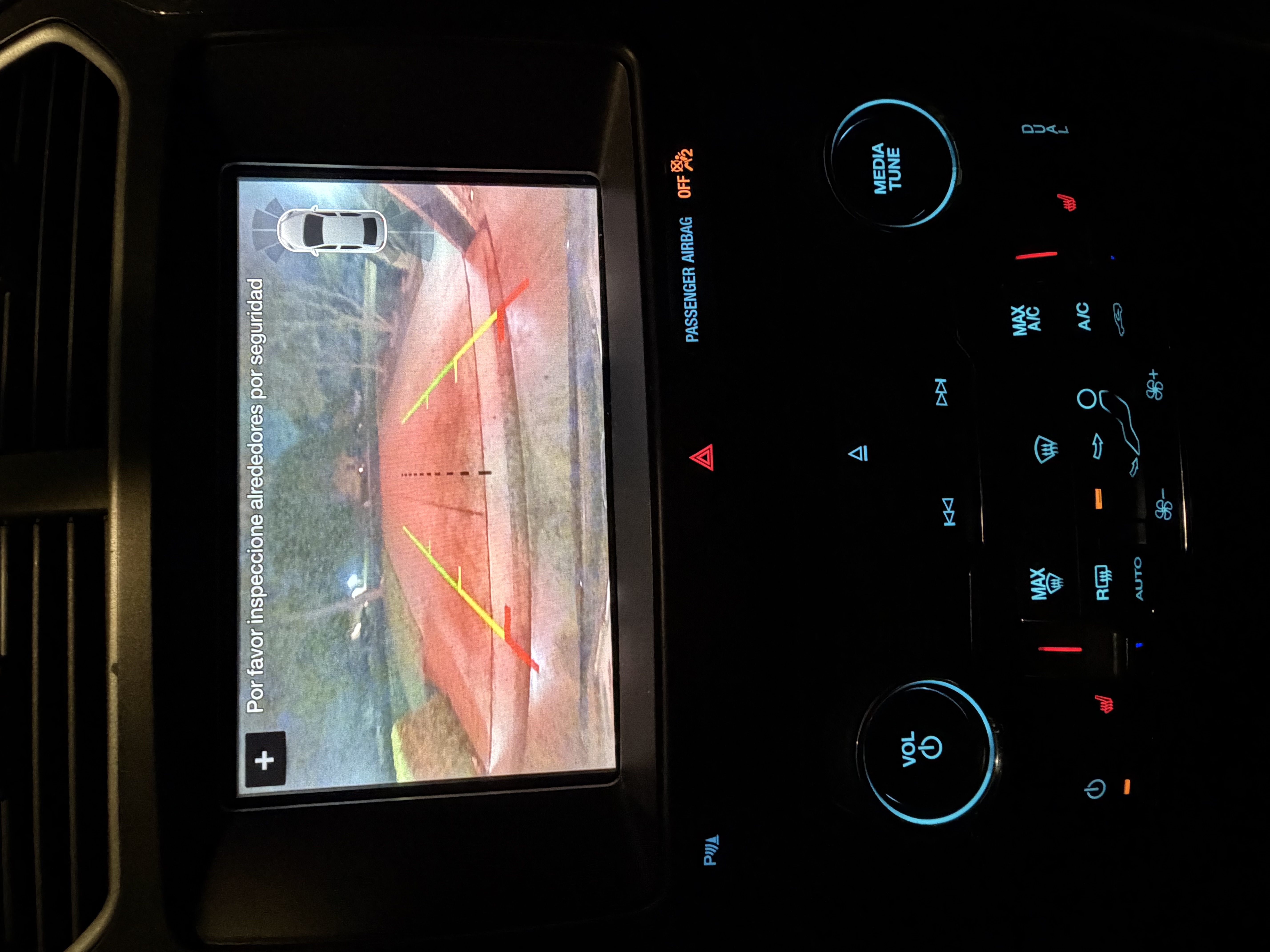 Used 2018 Ford Explorer XLT w/ Equipment Group 202A FWD image 16